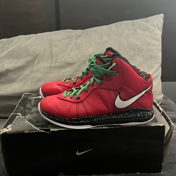 Lebron 8 - Christmas ( Mens 10.5 )